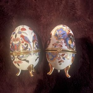 🦋0016 FLORAL PORCELAIN 3 LEGGED LIDDED EGG SHAPED TRINKET BOX’S🦋